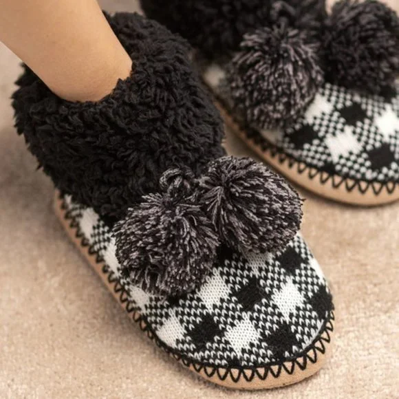 🆕 NEW! Black / White Buffalo Check Plaid Fuzzy Collar Pom Pom Indoor Slipper 🆕 - Picture 2 of 4